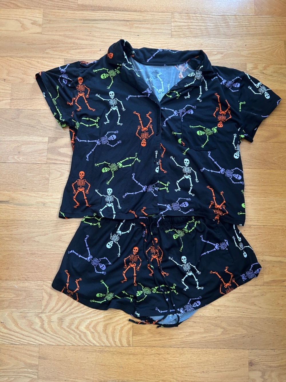 Women's Black Halloween Skeleton Short Pajama Set - Multicolor Skeleton Print